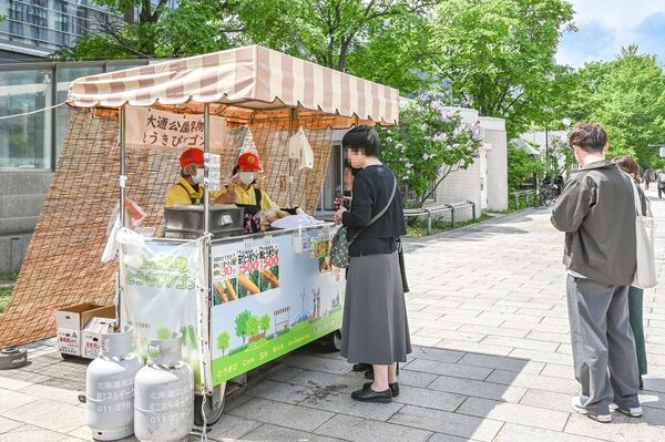 ▲▼大通公園烤玉米。（圖／部落客周花花，甲飽沒授權提供）