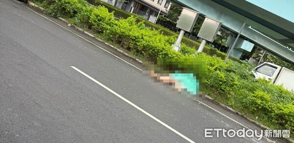 ▲土城一名婦人騎機車與聯結車發生擦撞，遭輾當場慘死。（圖／記者陸運陞翻攝）