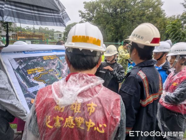 ▲▼高雄豪雨急撤384人！陳其邁視察「清水溝」進度：20時前雨勢顯著。（圖／記者賴文萱翻攝）