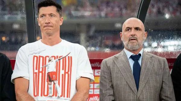 ▲萊萬多夫斯基（Robert Lewandowski）與普羅比耶日（Michał Probierz）。（圖／翻攝自X／ESPN）