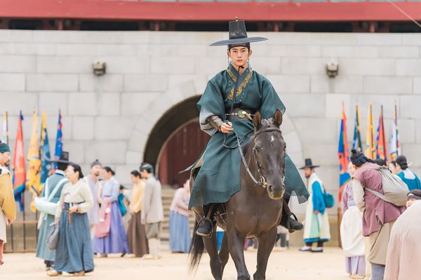 ▲玉澤演暈船「霸氣追妻」《我奪走公爵初夜》收視奪冠。（圖／friDay影音提供）