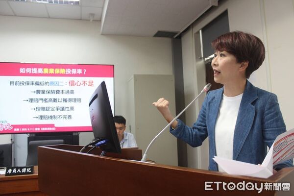 ▲立委陳亭妃接獲農民陳情，批農保制度一夕退保不近人情，呼籲農業部應強化輔導與補正流程。（記者林東良翻攝）