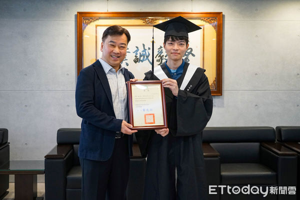 ▲崑山科大錢谷村從清寒家庭出發，雙主修、獲獎連連，一舉錄取六間研究所，為自己的人生開出新路。（記者林東良翻攝，下同）