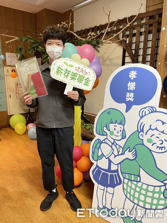 ▲崑山科大錢谷村從清寒家庭出發，雙主修、獲獎連連，一舉錄取六間研究所，為自己的人生開出新路。（記者林東良翻攝，下同）