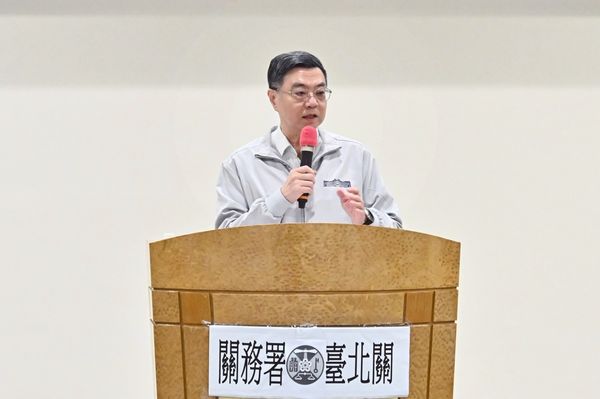 ▲▼卓榮泰視察財政部關務署台北關防杜違規轉運情形。（圖／行政院提供）