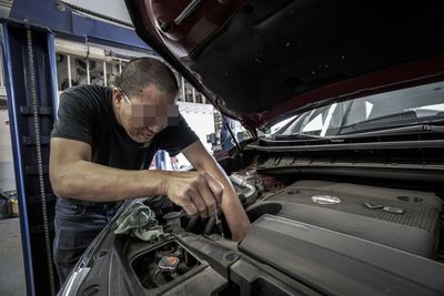 車子發不動!表妹舔引擎「是甜的」怒報警 表哥倒砂糖慘了