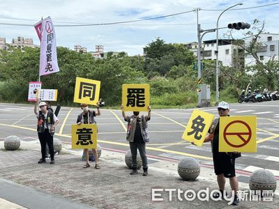 罷免洪孟楷團體當面嗆「你反共嗎?」 趙少康:我當然反!