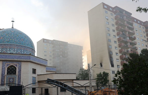 ▲▼以色列空襲後，伊朗德黑蘭，一棟建築物受損。（圖／路透）