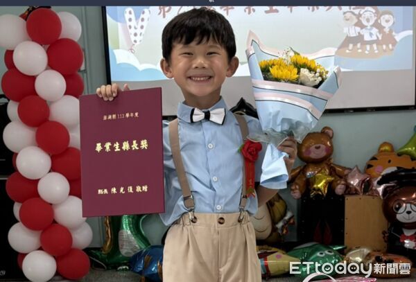 ▲▼花嶼國小畢業生僅有一人，拿走24件獎品。（圖／記者陳洋翻攝）