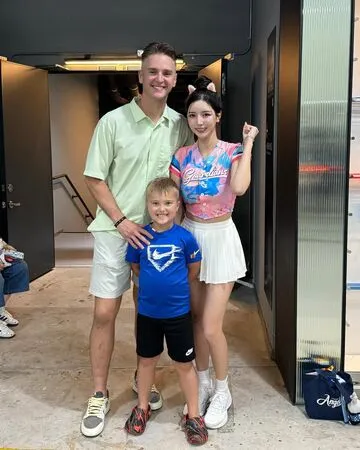 ▲南珉貞與布坎南父子合影 。（圖／南珉貞IG）