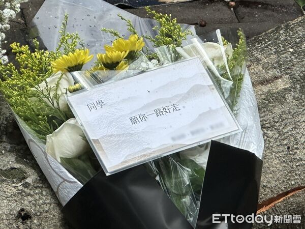 ▲▼台中逢甲大學榕樹倒榻，壓死碩一男學生。（圖／記者白珈陽攝）