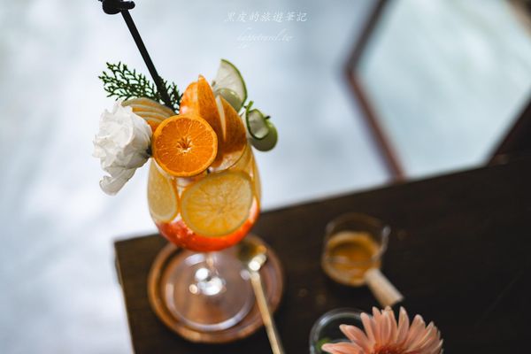 ▲▼「定邦咖啡」近百年三合院礁溪咖啡廳，飲品的造型簡直浮誇又唯美。（圖／部落客黑皮提供）