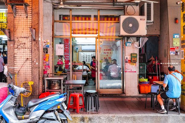 ▲▼新莊美食「旺旺餃子館」，在地人推薦水餃配滷味必吃。（圖／部落客陳小可提供）