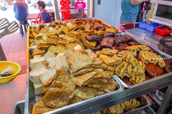 ▲▼新莊美食「旺旺餃子館」，在地人推薦水餃配滷味必吃。（圖／部落客陳小可提供）
