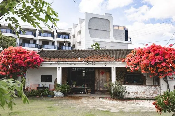 ▲▼「肥春號Fatchun Cafe」隱藏恆春小鎮中的人氣咖啡廳，IG拍照熱門恆春景點。（圖／部落客黑皮提供）