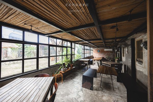 ▲▼「肥春號Fatchun Cafe」隱藏恆春小鎮中的人氣咖啡廳，IG拍照熱門恆春景點。（圖／部落客黑皮提供）
