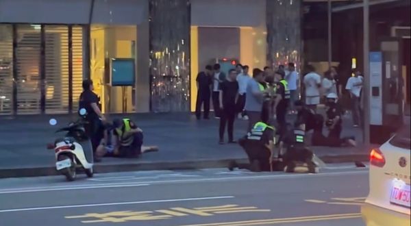 ▲▼小黃司機無故被拍打車窗起爭執，運將父親幫忙助陣，3人全被保護管束。（圖／翻攝網路）