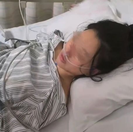 ▲▼「假奶擋刀」撿回一命！女子「挺過20多刀」慶幸有隆乳。（圖／翻攝微博）