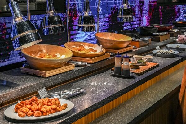 ▲▼「Japanese Buffet Dining DEN 伝」北海道三大蟹吃到飽！狸小路薄野美食推薦。（圖／部落客周花花提供）