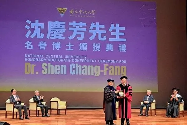 ▲臻鼎科技董事長沈慶芳獲中大頒授名譽博士 