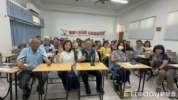 ▲吳家德總經理分享職場經驗與「人脈利他學」，吸引市民熱情參與。（記者林東良翻攝，下同）