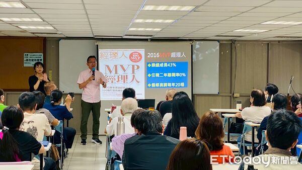 ▲吳家德總經理分享職場經驗與「人脈利他學」，吸引市民熱情參與。（記者林東良翻攝，下同）