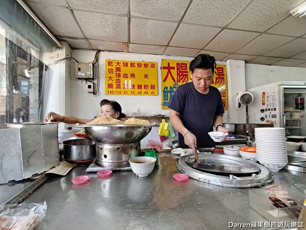 ▲▼「北港大腸豬血湯」桃園早餐推薦，民族路桃園國小後門50年炒麵炒米粉小吃攤。（圖／部落客Darren提供）