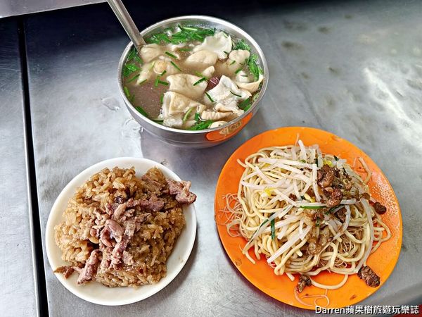 ▲▼「北港大腸豬血湯」桃園早餐推薦，民族路桃園國小後門50年炒麵炒米粉小吃攤。（圖／部落客Darren提供）