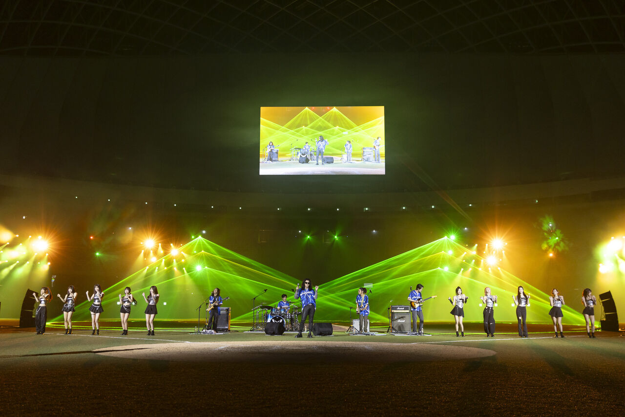 ▲▼麋先生受邀為富邦悍將賽後演出首度登上大巨蛋。（圖／相信音樂提供）