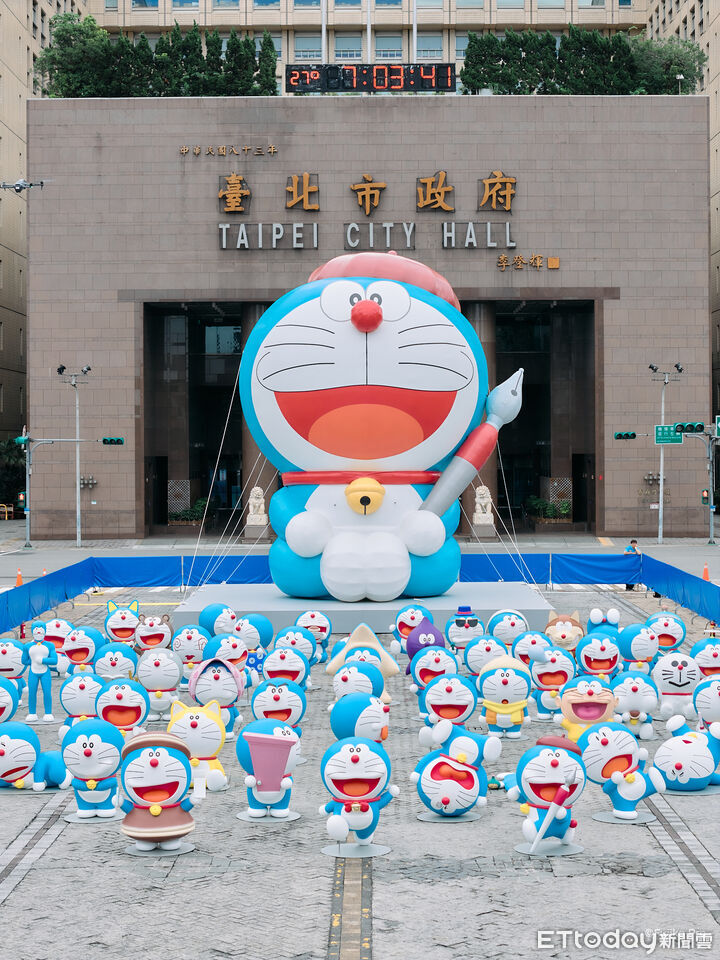 ▲▼60隻哆啦A夢快閃北市府前市民廣場。（圖／聯合數位文創提供） 