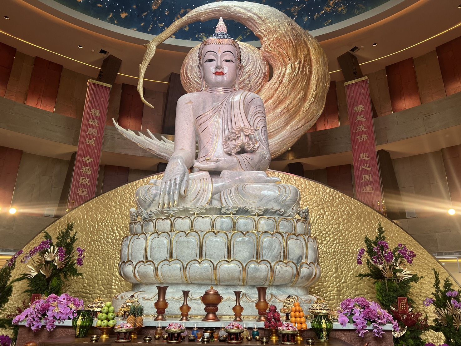 ▲靈鷲山福城玉佛開光 朱惕之到場祈福。（圖／新北市民政局提供）