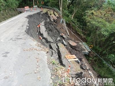 快訊／南橫公路梅山段路面崩塌！雙向交通中斷　現場畫面曝