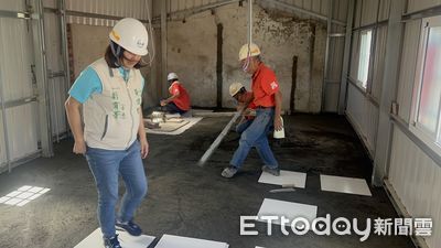 台南做工行善團揮汗助弱勢 市長夫人送荔枝慰志工辛勞