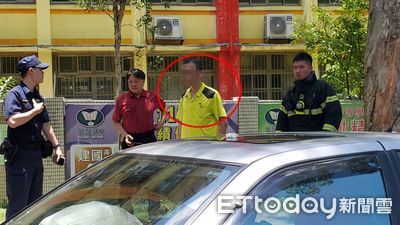 快訊/士林轎車碰撞機車失控!再掃路邊12汽機車 2人送醫