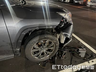 高雄驚爆「犬」禍！休旅車遭啃咬破相　車主崩潰：第一次見到
