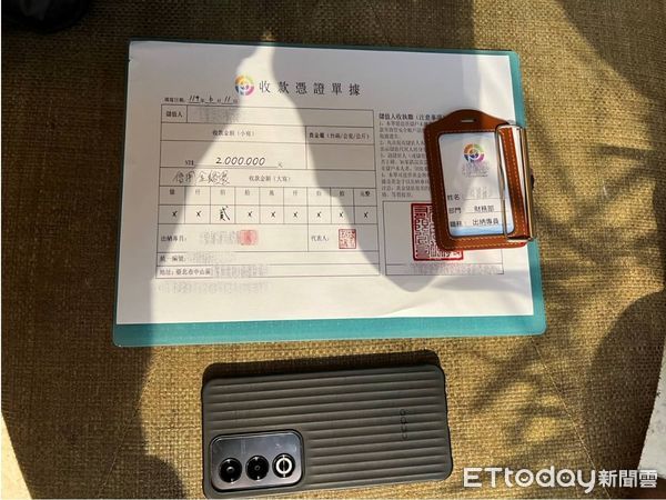 ▲淡水警方先逮捕車手范男，又在附近逮捕準備取款的王男。（圖／記者陸運陞翻攝）