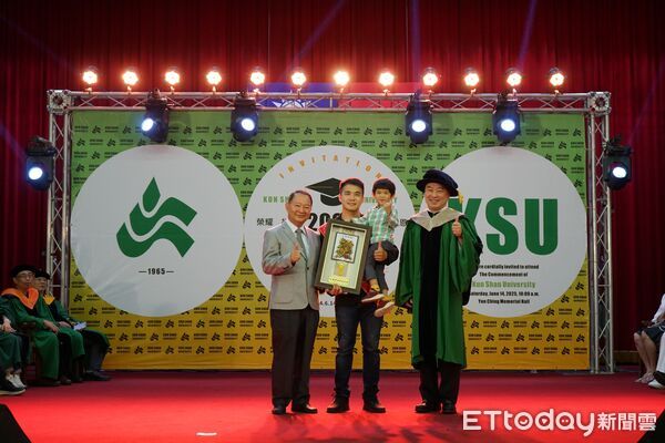 ▲崑山科技大學113學年度畢業典禮14日於校內雲青館隆重舉行，逾2200位畢業生勇敢迎向未來挑戰。（圖／記者林東良翻攝，下同）