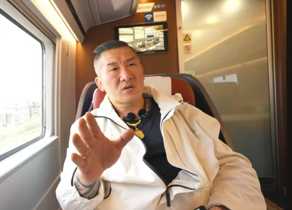 ▲館長中國行進入尾聲。（圖／翻攝自YouTube／館長惡名昭彰）