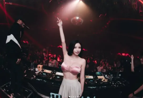 ▲藍星蕾拿到博士學位了。（圖／翻攝自藍星蕾Instagram）