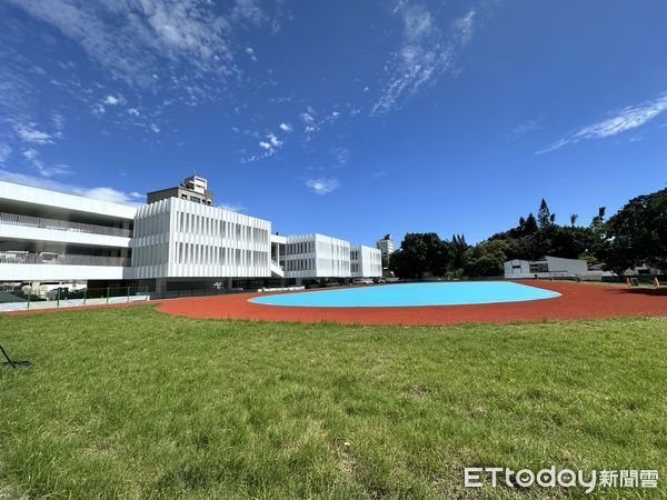 ▲台南中西區百年學府成功國小14日舉行113學年度畢業典禮，首度回到全新完工的「成功館」內舉辦。（圖／記者林東良翻攝，下同）