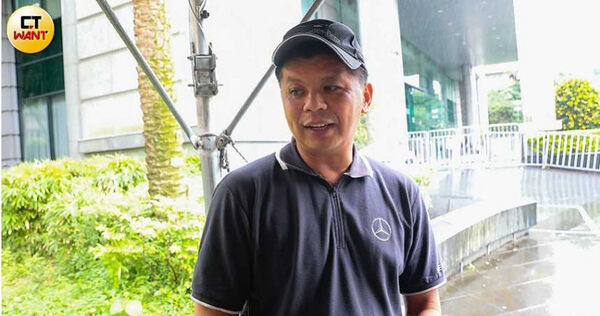 拖吊車業者抱怨，明明是用於救援事故的專業車輛，卻仍須依規定過磅，上月甚至收到一張高達1萬2千元的罰單，讓業者直呼不合理，質疑制度對救援車輛並不公平。（圖／黃耀徵攝）