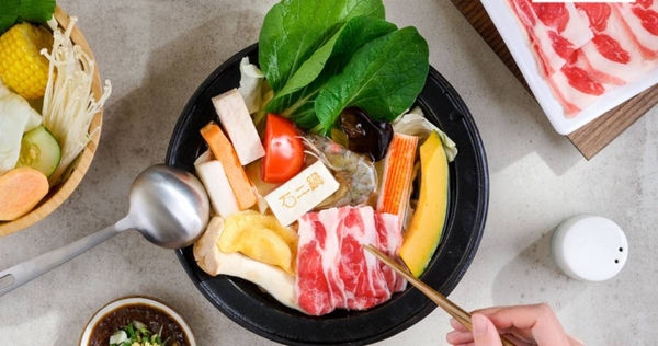 近期社群平台掀起石二鍋「邪教吃法」。（圖／石二鍋臉書）