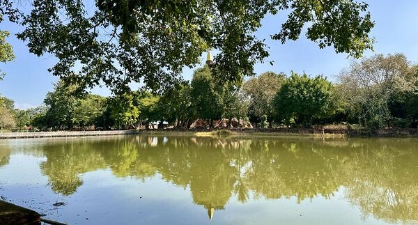 ▲▼泰國清邁美食「The Terracotta Garden at Lamphun」南奔百年古剎咖啡店，古蹟露天戶外座位超有fu。（圖／部落客小虎提供）