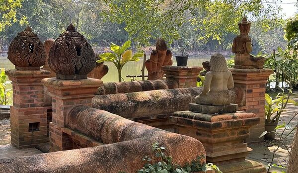 ▲▼泰國清邁美食「The Terracotta Garden at Lamphun」南奔百年古剎咖啡店，古蹟露天戶外座位超有fu。（圖／部落客小虎提供）