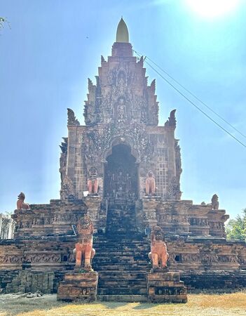 ▲▼泰國清邁美食「The Terracotta Garden at Lamphun」南奔百年古剎咖啡店，古蹟露天戶外座位超有fu。（圖／部落客小虎提供）