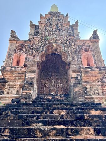▲▼泰國清邁美食「The Terracotta Garden at Lamphun」南奔百年古剎咖啡店，古蹟露天戶外座位超有fu。（圖／部落客小虎提供）