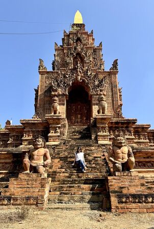▲▼泰國清邁美食「The Terracotta Garden at Lamphun」南奔百年古剎咖啡店，古蹟露天戶外座位超有fu。（圖／部落客小虎提供）