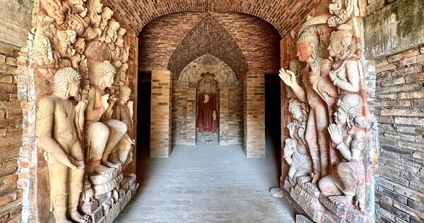 ▲▼泰國清邁美食「The Terracotta Garden at Lamphun」南奔百年古剎咖啡店，古蹟露天戶外座位超有fu。（圖／部落客小虎提供）