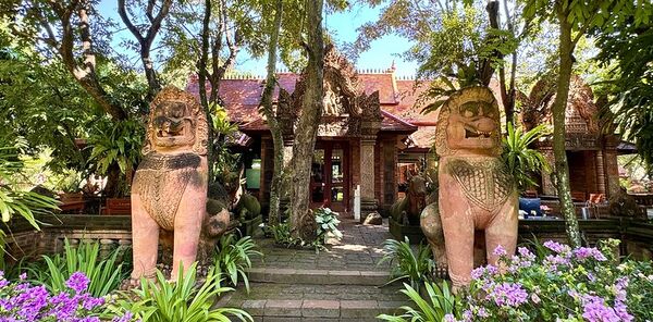 ▲▼泰國清邁美食「The Terracotta Garden at Lamphun」南奔百年古剎咖啡店，古蹟露天戶外座位超有fu。（圖／部落客小虎提供）
