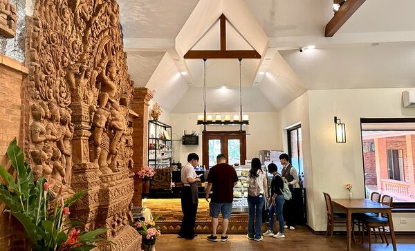 ▲▼泰國清邁美食「The Terracotta Garden at Lamphun」南奔百年古剎咖啡店，古蹟露天戶外座位超有fu。（圖／部落客小虎提供）